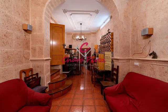Vivienda en esquina lista para entrar a vivir en Aguadulce centro, zona Pedro Muñoz Seca. — 32