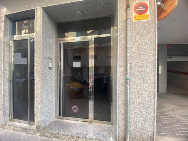 Varios parkings aqui por fin!! coche y moto — 2