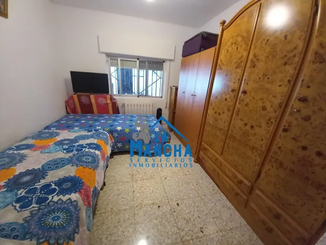 *250.000€*. inmobiliaria la mancha vende parcela urbana en urbanización riachuelos (Albacete). — 8