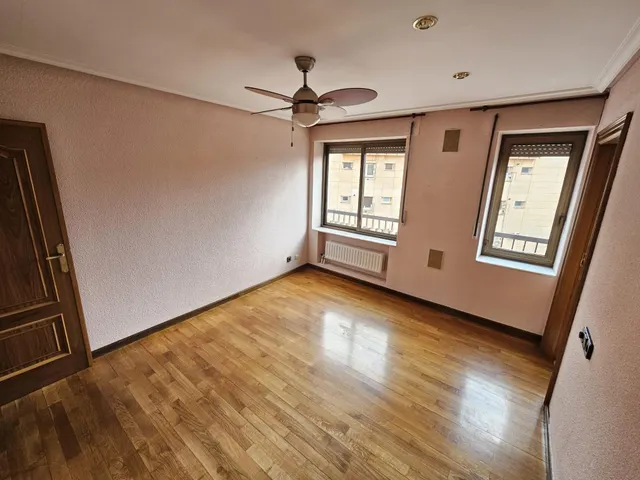 Exclusividad, amplitud y confort en el centro de Salamanca, 3 amplios dormitorios y plaza de garaje cerrada — 34