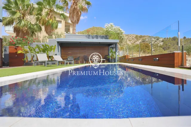Casa independiente a la venta con vistas al mar en Montgavin - foto 4