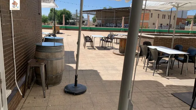 ALQUILER CON TRASPASO DE RESTAURANTE CON GRAN TERRAZA - VALLEGRANDE - SESEÑA — 9