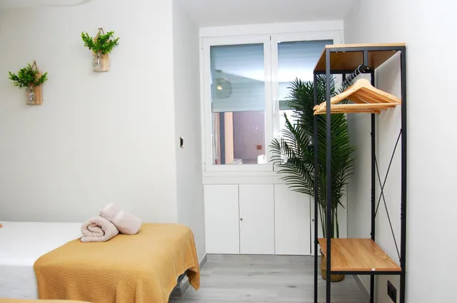 PISO EN VENTA EN FUENGIROLA, FRENTE AL PUERTO DEPORTIVO — 10