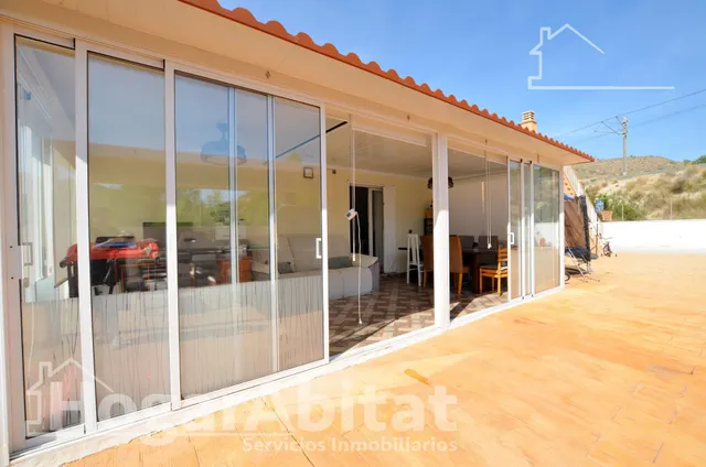 Respira paz entre el mar y la montaña en este exclusivo chalet pareado reformado con piscina privada, solárium y parking — 20