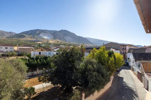 SE VENDE AMPLIO PISO EXTERIOR EN DÚRCAL GRANADA INCLUYE LOCAL — 34