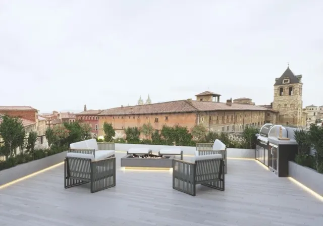 Venta de piso con terraza en Ramon y Cajal (Leon)