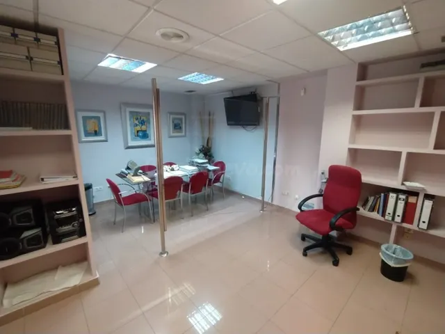 SE VENDE OFICINA EN PLENO CENTRO DE CÁCERES - foto 5