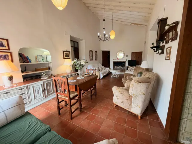 Acogedora casa de planta baja con jardín mediterráneo, patio soleado y gran garaje privado en Las Palas — 20