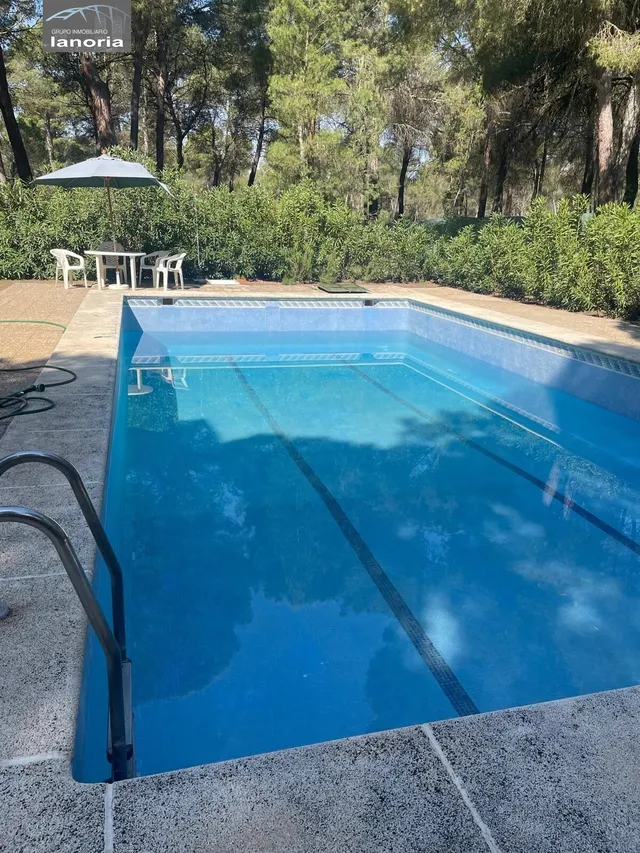 Grupo la Noria Vende Chalet de 7 dormitorios y piscina, zona urbanización los pinares del jucar. — 9