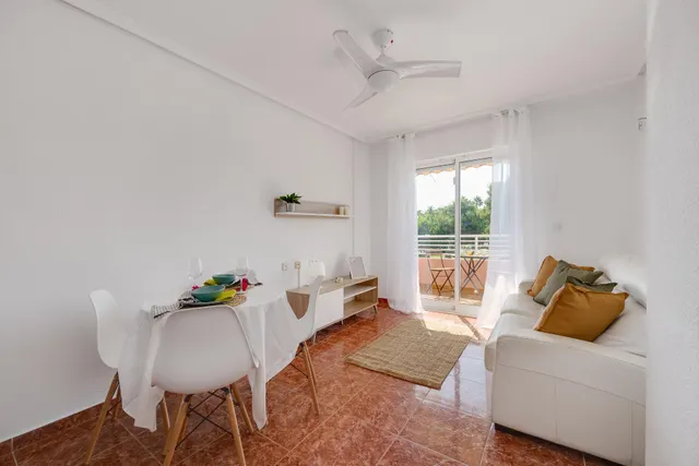 Apartamento de dos dormitorios en residencial con piscina comunitaria — 8