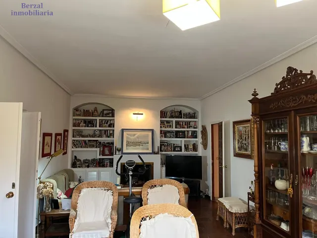 Casa en parcela de casi cuatro mil metros, con piscina, jardin, maravillosas vistas. — 37