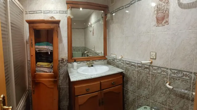 OPORTUNIDAD.  EN MACAEL ( ALMERÍA ).VENTA DE PISO CON PISCINA Y ASCENSOR, EN EL  CENTRO DEL PUEBLO. — 28