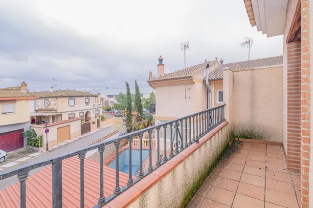 Chalet en venta en la mejor zona de ATARFE — 38