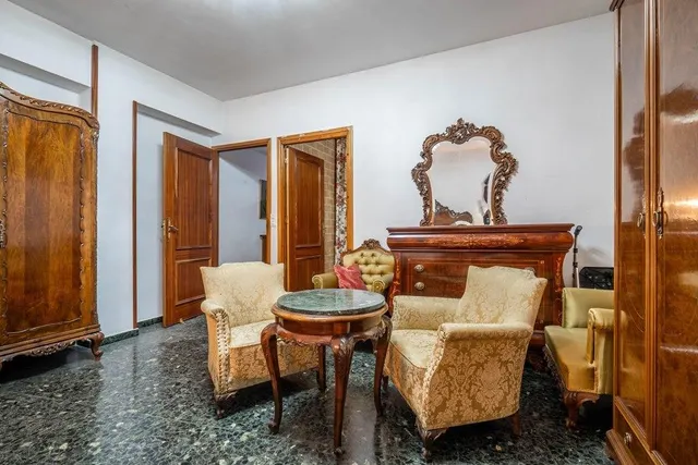 Pisazo en venta en calle Obispo Hurtado — 44
