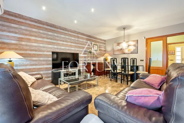 Casa adosada en venta en Passatge de Montbrió del Camp, Reus. — 9