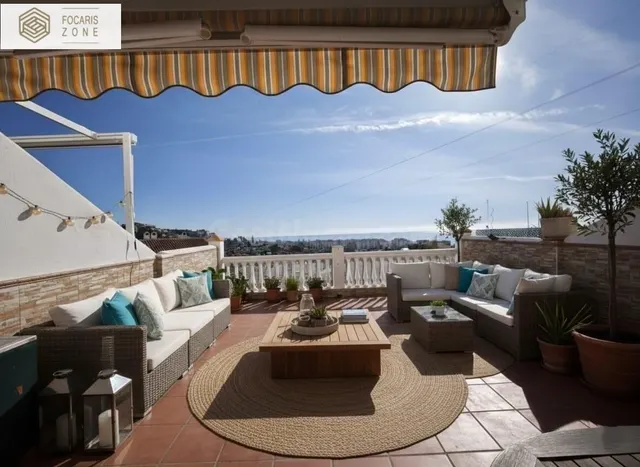 PRECIOSO CHALET CON VISTAS AL MAR EN RINCÓN DE LA VICTORIA