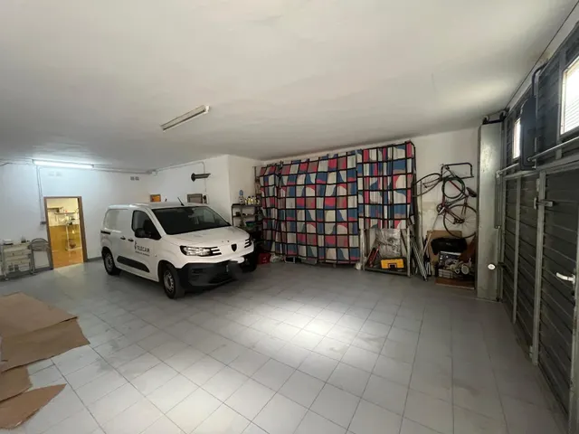 Local apto para diversos usos, garaje, almacén, comercio, cerca del Passeig Verdaguer por 79.000 Eur — 5