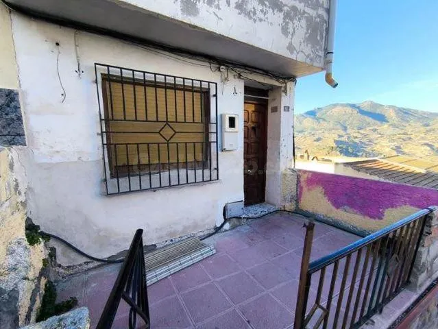 SE VENDE casa OKUPA en C CABEZO CRUZ 61 de Abarán