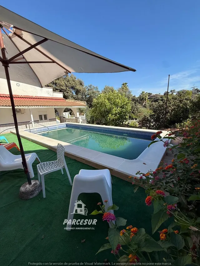 Chalet Independiente con piscina, en la zona de Alcolea. — 43