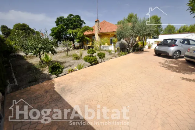Maravilloso chalet con piscina, garaje, barbacoa y un impresionante jardín — 33