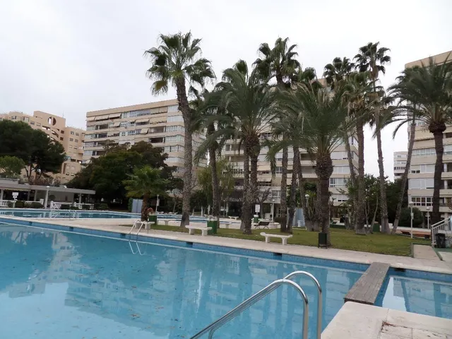 Vive la luz y el espacio en este amplio piso de Garden Playa! — 49