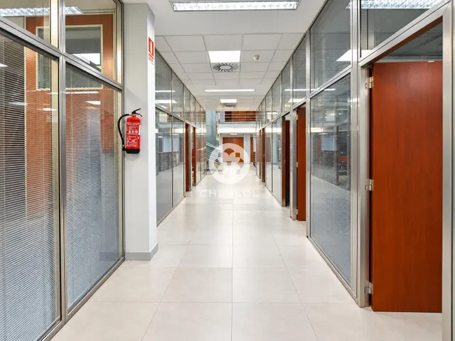 Magnifica oficina - local comercial de 1.498 m2 en rambla de catalunya, en pleno centro de Barcelona. — 21