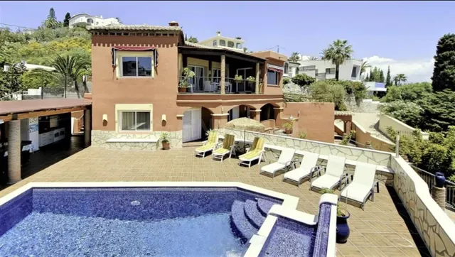 DLR 1708 - HERMOSA CASA EN VENTA DE 4 DORMITORIOS EN VENTA |