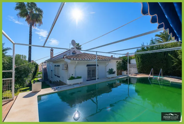 Chalet independiente con piscina privada y vistas al mar — 28