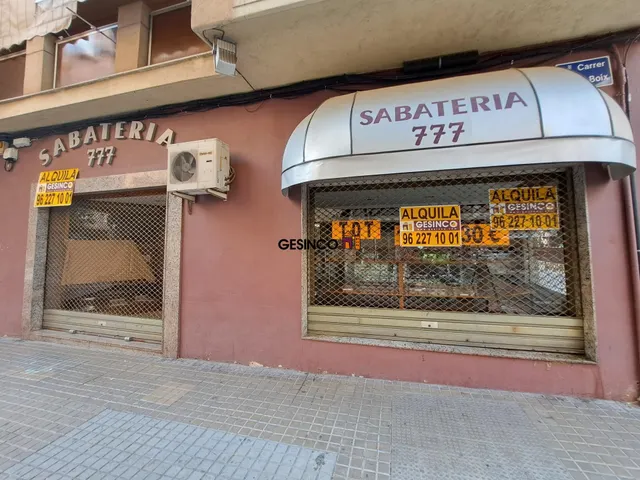 LOCAL COMERCIAL HACIENDO CHAFLÁN EN ZONA TRANSITADA — 2