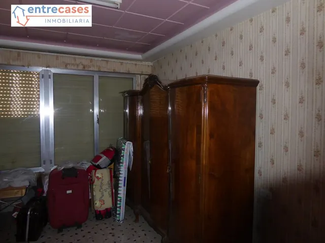 CASA A TRES ESQUINAS SITUADA A ESCASOS METROS DE LA IGLESIA DE LA ASUNCION. — 20