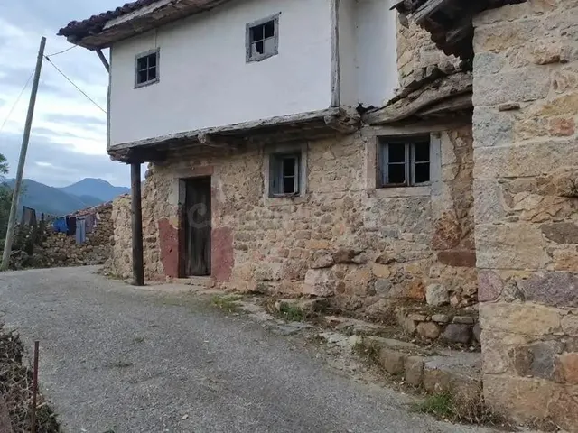 Casa rural con encanto asturiano, vistas excepcionales y horno tradicional en el Parque Natural de Las Ubiñas-La Mesa — 2