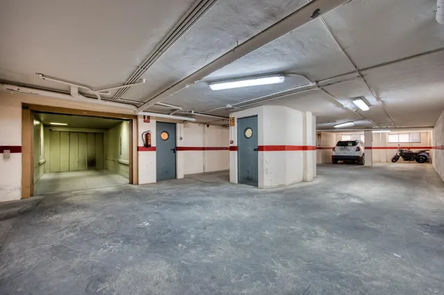 PISO CON GARAJE Y TRASTERO JUNTO A PLAZA LA VIÑA — 24