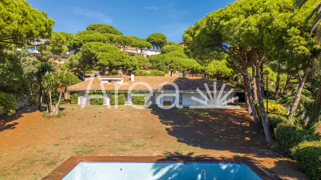 Espectacular villa con vistas al mar en Rocaferrera — 9