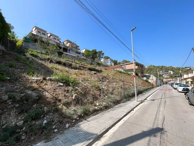 Terreno urbano en Canyelles, urbanización California — 2
