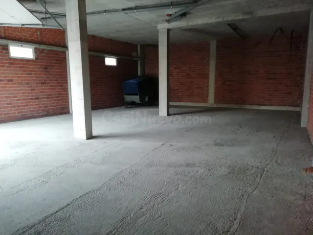 Se alquila bajo en el centro de Coristanco - foto 3