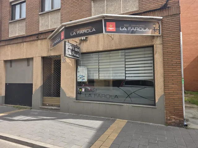 Oportunidad de Inversión: Local Comercial en Trobajo del Cam