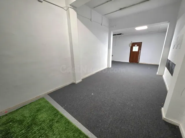 LOCAL COMERCIAL EN ALQUILER CON MUCHAS POSIBILIDADES - foto 4