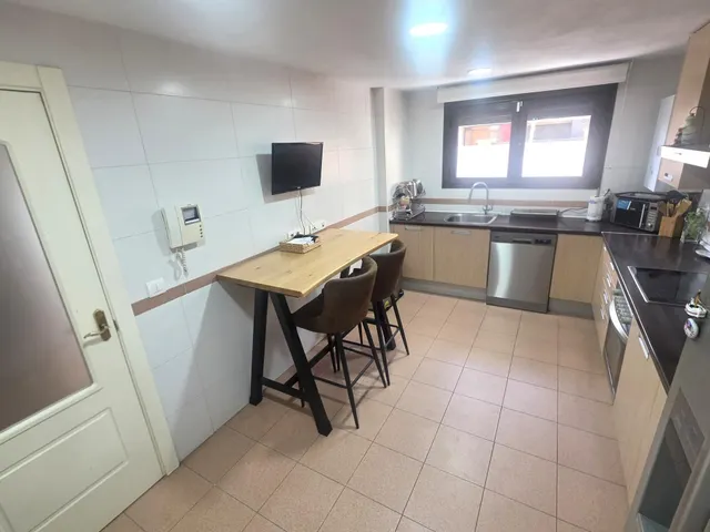 Chalet de esquina en zona hospital — 15