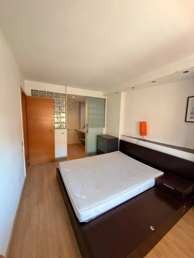 Piso luminoso junto a la universidad en 6ª planta con ascens