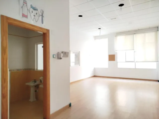 ¡Se alquila o se vende amplio local comercial en Puente Tocinos! — 6