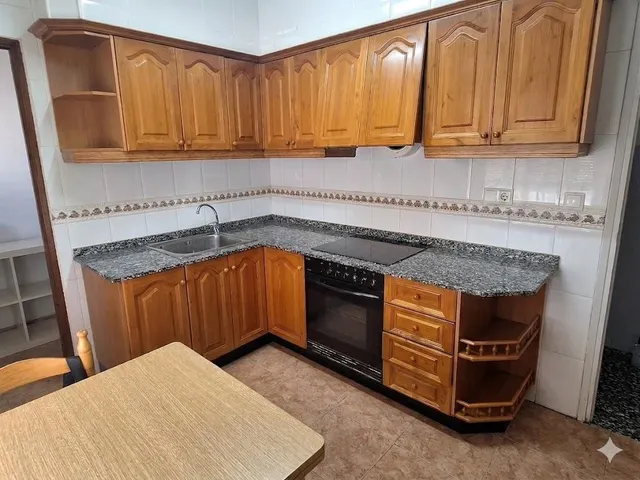 ¡Casa amplia a solo 758 €/m2! · 5 dormitorios, patio y planta baja ideal para garaje, negocio o 2º vivienda. — 6