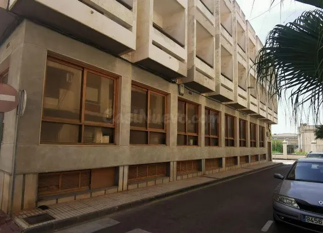 SE VENDE local comercial OKUPA en C De La Base 4 de Alcázar - foto 2