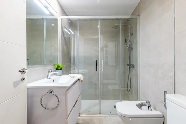Amplitud, diseño y comodidad junto a La Vaguada – Calle Julio Palacios, Madrid — 42