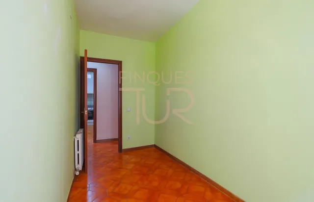 VENTA de AMPLIO en BREDA:  4 DORMITORIOS, MUY LUMINOSO y JUNTO al CENTRO DE BREDA — 15