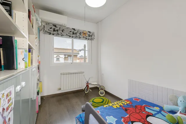 ¡Tu nuevo hogar te espera en Churriana de la Vega! Casa adosada con patio, garaje y futura parada de metro a pocos pasos. — 12