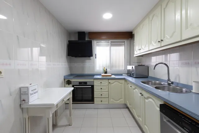 Casa independiente con piscina en La Zubia. — 10