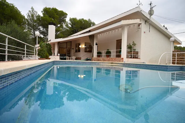 Chalet exclusivo en Tortosa con vistas a Els Ports, piscina y jardín privado — 36