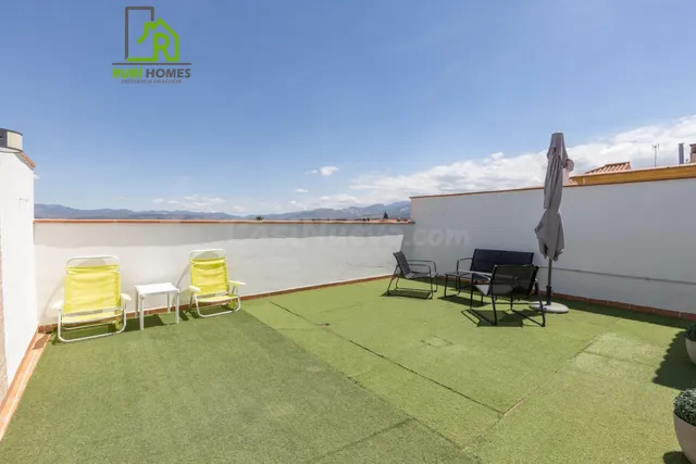 Ático con terraza y garaje en el centro de Alhendín