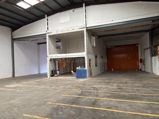 CONJUNTO DE NAVE + OFICINAS EN ALQUILER EN NULES - foto 4