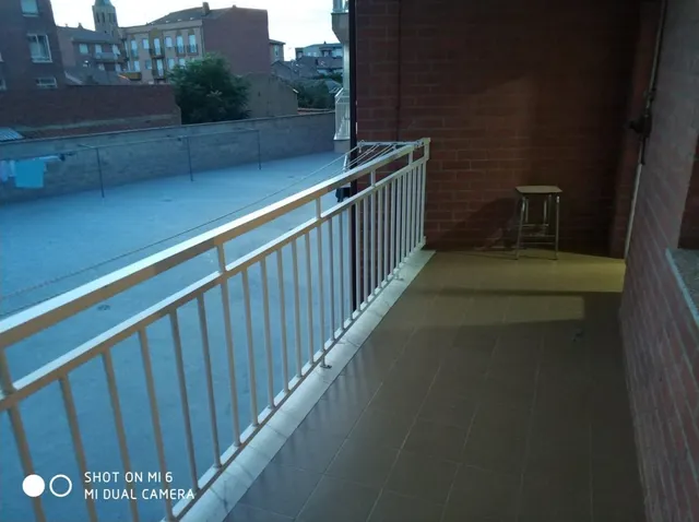 SE VENDE AMPLIO PISO EN EL CENTRO DE VALENCIA DE DON JUAN, AMUEBLADO, IMPECABLE, 3HAB., GARAJE — 27